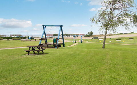 Sointu - 250M from the Sea: Tetto, Casa, Casa, Villetta, Raccordo, Estate, Driveway, Edifici Giardino, Cortile, Capannone