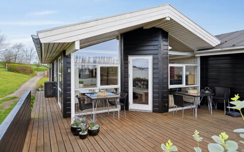 Sointu - 250M from the Sea: Tetto, Casa, Casa, Villetta, Raccordo, Estate, Driveway, Edifici Giardino, Cortile, Capannone