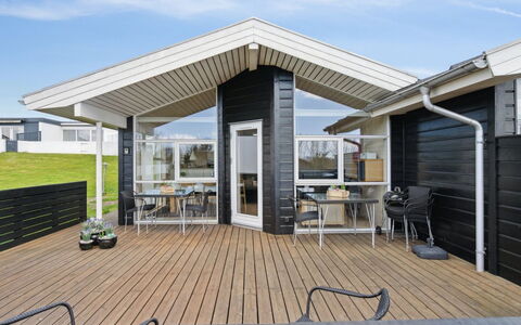 Sointu - 250M from the Sea: Tetto, Casa, Casa, Villetta, Raccordo, Estate, Driveway, Edifici Giardino, Cortile, Capannone