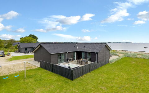 Eino - 30M from the Sea: Legna, Tetto, Casa, Casa, Architettura, Raccordo, Lotto, Villetta, Capannone, Edifici Giardino