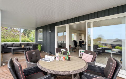 Ankarl - 700M from the Sea: Tetto, Casa, Casa, Villetta, Porta, Raccordo, Deck, Portico, Plank, Latifoglie