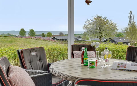 Ankarl - 700M from the Sea: Tetto, Casa, Casa, Villetta, Porta, Raccordo, Deck, Portico, Plank, Latifoglie