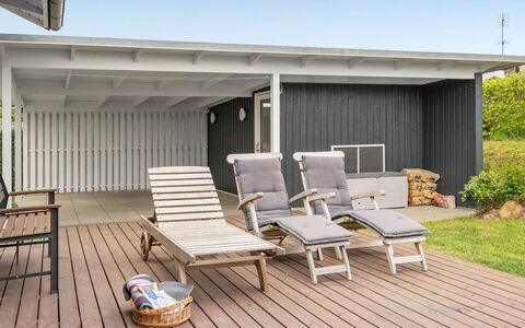 Ankarl - 700M from the Sea: Tetto, Casa, Casa, Villetta, Porta, Raccordo, Deck, Portico, Plank, Latifoglie