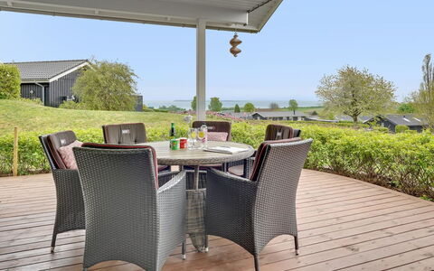 Ankarl - 700M from the Sea: Tetto, Casa, Casa, Villetta, Porta, Raccordo, Deck, Portico, Plank, Latifoglie
