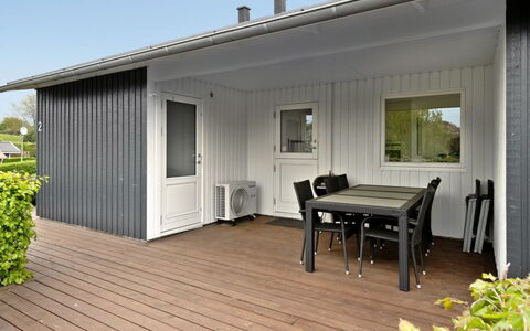 Ankarl - 700M from the Sea: Tetto, Casa, Casa, Villetta, Porta, Raccordo, Deck, Portico, Plank, Latifoglie