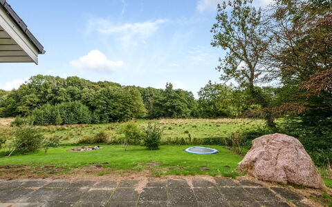 Bjerund - 250M from the Sea: Blu, Arbusto, Villetta, Groundcover, Giardino, Estate, Shade, Landscaping, Agriturismo, Eco Hotel