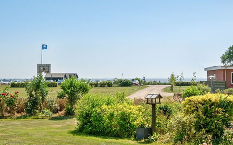 Kaike - 100M from the Sea: Blu, Arbusto, Villetta, Groundcover, Giardino, Estate, Shade, Landscaping, Agriturismo, Eco Hotel