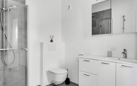 Klarin - 350M from the Sea: Pavimentazione, Pavimento, Interior Design, Bagno, Idraulico Fixture, Parete, Lavandino Del Bagno, Lavello, Mobiletto Del Bagno, Rubinetto