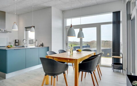 Klarin - 350M from the Sea: Mobilia, Pavimentazione, Interior Design, Sedia, Legna, Cucina, Cucina & Sala Da Pranzo Tavolo, Pavimento, Controsoffitto, Sala Da Pranzo