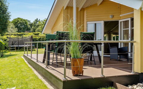 Hwiting - 200M from the Sea: Tetto, Casa, Casa, Villetta, Porta, Raccordo, Deck, Portico, Plank, Latifoglie