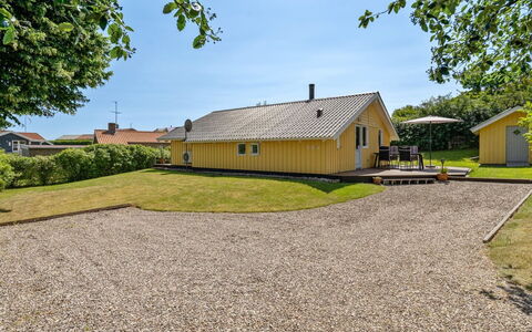 Hwiting - 200M from the Sea: Tetto, Casa, Casa, Villetta, Porta, Raccordo, Deck, Portico, Plank, Latifoglie