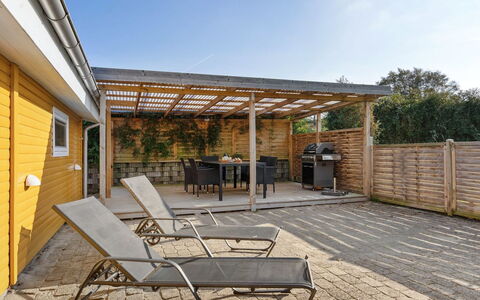 Nane - 80M from the Sea: Zona Residenziale, Tetto, Sobborgo, Driveway, Estate, Camino