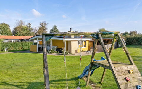 Nane - 80M from the Sea: Zona Residenziale, Tetto, Sobborgo, Driveway, Estate, Camino
