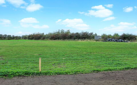 Dolfine - 15Km from the Sea: Tetto, Casa, Lotto, Casa, Villetta, Estate, Edifici Giardino, Shade, Log Cabin, Landscaping