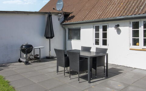 Dolfine - 15Km from the Sea: Tetto, Casa, Lotto, Casa, Villetta, Estate, Edifici Giardino, Shade, Log Cabin, Landscaping