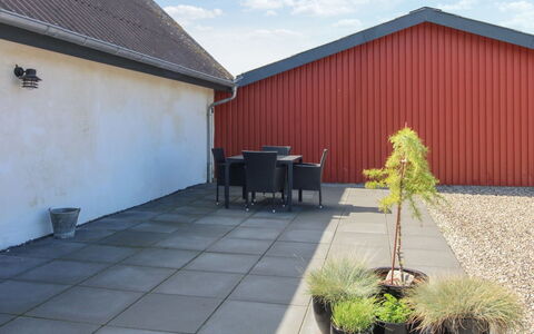 Dolfine - 15Km from the Sea: Tetto, Casa, Lotto, Casa, Villetta, Estate, Edifici Giardino, Shade, Log Cabin, Landscaping