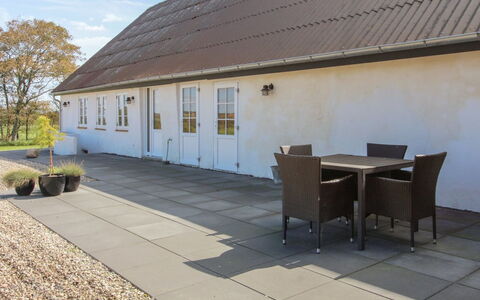 Dolfine - 15Km from the Sea: Tetto, Casa, Lotto, Casa, Villetta, Estate, Edifici Giardino, Shade, Log Cabin, Landscaping