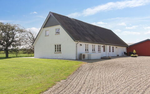 Dolfine - 15Km from the Sea: Tetto, Casa, Lotto, Casa, Villetta, Estate, Edifici Giardino, Shade, Log Cabin, Landscaping