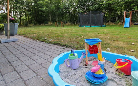 Ulrikke - 12Km from the Sea: Attrezzatura Giochi All'Aperto, Ricreazione, Giardino, Plastica, Tempo Libero, Terreno Di Gioco, Backyard, Prato, Cortile