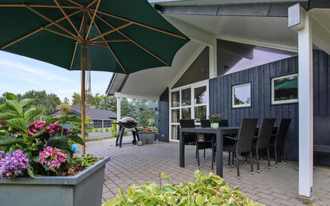Ulrikke - 12Km from the Sea: Tetto, Casa, Casa, Shade, Villetta, Portico, Groundcover, Tenda, Porta, Sedia