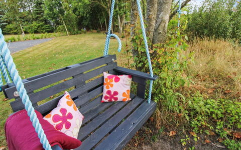 Ulrikke - 12Km from the Sea: Legna, Swing, Panchina, Mobili Da Esterno, Giardino, Primavera, Banco, Prato, Parco, Cortile