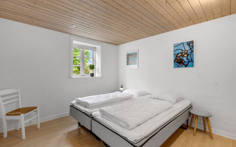 Merrit - 4.6Km to the Fjord: Legna, Pavimento, Interior Design, Pavimentazione, Camera Da Letto, Soffitto, Letto, Casa, Mobilia, Bedding