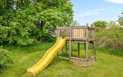 Merrit - 4.6Km to the Fjord: Campo Da Giuoco, Attrezzatura Giochi All'Aperto, Scivolo, Giardino, Terreno Di Gioco, Prato, Plank, Parco, Latifoglie, Color Legno