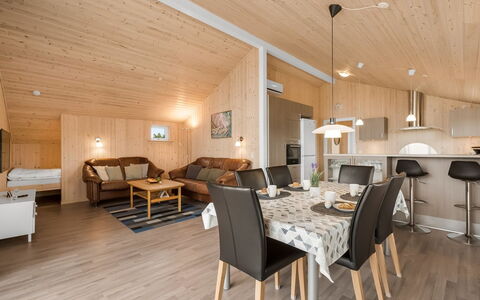 Clement - 500M to the Fjord: Legna, Casa, Latifoglie, Soffitto, Pavimento In Legno, Color Legno, Cucina & Sala Da Pranzo Tavolo, Villetta, Plank, Soggiorno