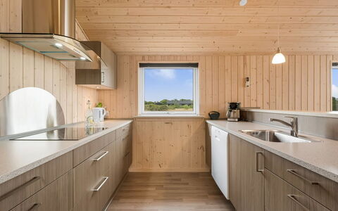 Clement - 500M to the Fjord: Legna, Pavimentazione, Cucina, Color Legno, Latifoglie, Controsoffitto, Compensato, Plank, Pavimento In Legno, Cabinetry