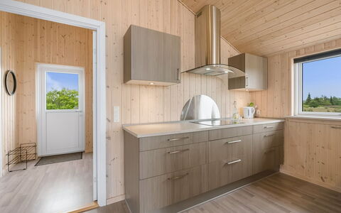 Clement - 500M to the Fjord: Legna, Soffitto, Pavimentazione, Pavimento, Interior Design, Cucina, Casa, Controsoffitto, Lampada, Elettrodomestico Da Cucina