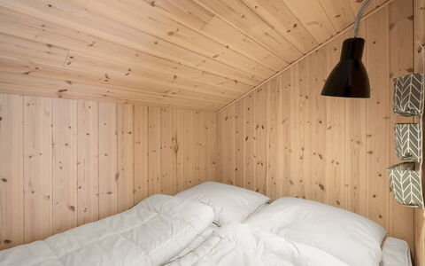 Clement - 500M to the Fjord: Parete, Legna, Pavimentazione, Camera Da Letto, Pavimento, Interior Design, Soffitto, Letto, Camera, Mobilia