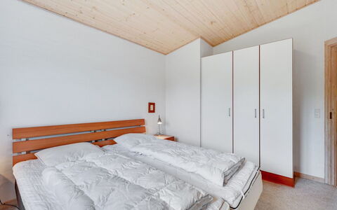 Rika - 525M to the Fjord: Interior Design, Legna, Soffitto, Pavimentazione, Camera Da Letto, Letto, Pavimento, Camera, Mobilia, Pavimento In Legno