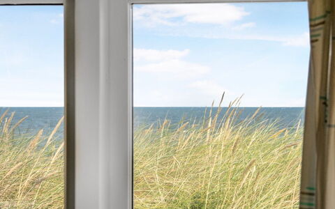 Ebba - 25M from the Sea: Zona Residenziale, Tetto, Sobborgo, Driveway, Estate, Camino