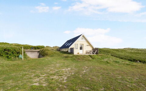 Ebba - 25M from the Sea: Zona Residenziale, Tetto, Sobborgo, Driveway, Estate, Camino
