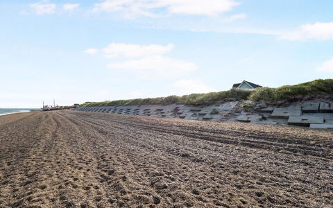 Ebba - 25M from the Sea: Zona Residenziale, Tetto, Sobborgo, Driveway, Estate, Camino