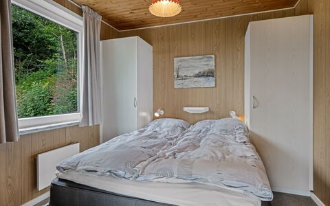 Simo - 250M from the Sea: Camera Da Letto, Legna, Letto, Interior Design, Lenzuolo, Bedding, Casa, Telaio Del Letto, Pavimento, Camera