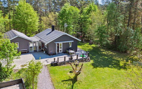 Hunding - 7Km from the Sea: Appartamento, Shade, Balcone, Sedia, Recinzione, Mobili Da Esterno, Alluminio, Erba Sintetica