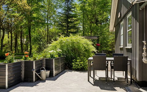 Hunding - 7Km from the Sea: Appartamento, Shade, Balcone, Sedia, Recinzione, Mobili Da Esterno, Alluminio, Erba Sintetica
