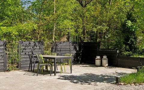 Hunding - 7Km from the Sea: Appartamento, Shade, Balcone, Sedia, Recinzione, Mobili Da Esterno, Alluminio, Erba Sintetica