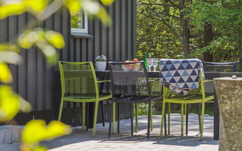 Hunding - 7Km from the Sea: Appartamento, Shade, Balcone, Sedia, Recinzione, Mobili Da Esterno, Alluminio, Erba Sintetica