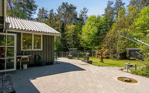 Hunding - 7Km from the Sea: Appartamento, Shade, Balcone, Sedia, Recinzione, Mobili Da Esterno, Alluminio, Erba Sintetica