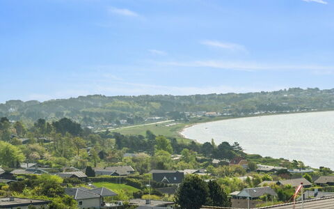 Talika - 700M from the Sea: Tetto, Casa, Casa, Villetta, Raccordo, Estate, Driveway, Edifici Giardino, Cortile, Capannone