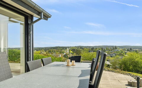 Talika - 700M from the Sea: Tetto, Casa, Casa, Villetta, Raccordo, Estate, Driveway, Edifici Giardino, Cortile, Capannone