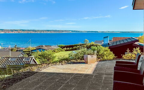 Talika - 700M from the Sea: Tetto, Casa, Casa, Villetta, Raccordo, Estate, Driveway, Edifici Giardino, Cortile, Capannone