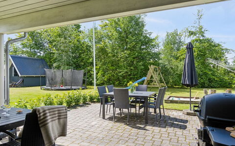 Hanne - 300M from the Sea: Tetto, Casa, Casa, Villetta, Raccordo, Estate, Driveway, Edifici Giardino, Cortile, Capannone