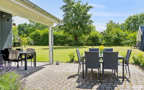 Hanne - 300M from the Sea: Tetto, Casa, Casa, Villetta, Raccordo, Estate, Driveway, Edifici Giardino, Cortile, Capannone