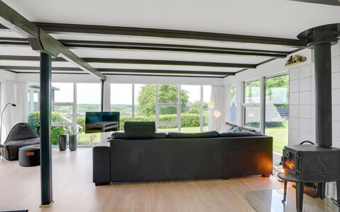 Edvia - 700M to the Fjord: Mobilia, Interior Design, Pavimentazione, Pavimento, Soffitto, Legna, Illuminazione, Divano, Camera, Soggiorno