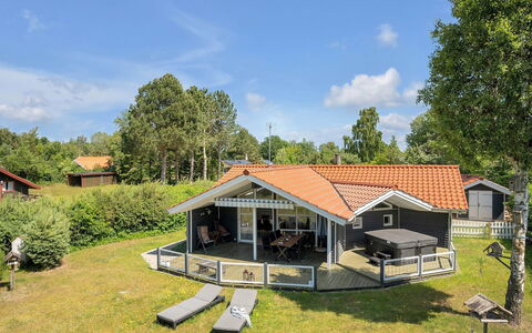 Waltraud - 500M from the Sea: Legna, Tetto, Casa, Casa, Architettura, Raccordo, Lotto, Villetta, Capannone, Edifici Giardino