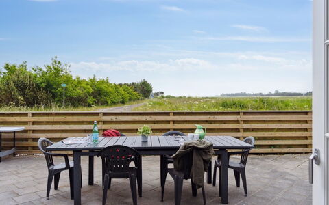 Hæryst - 175M from the Sea: Zona Residenziale, Tetto, Sobborgo, Driveway, Estate, Camino