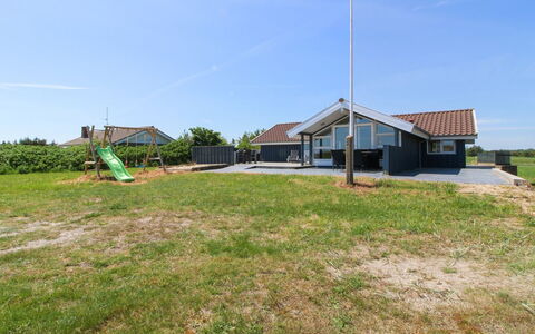 Edmer - 50M from the Sea: Tetto, Casa, Casa, Villetta, Raccordo, Estate, Driveway, Edifici Giardino, Cortile, Capannone